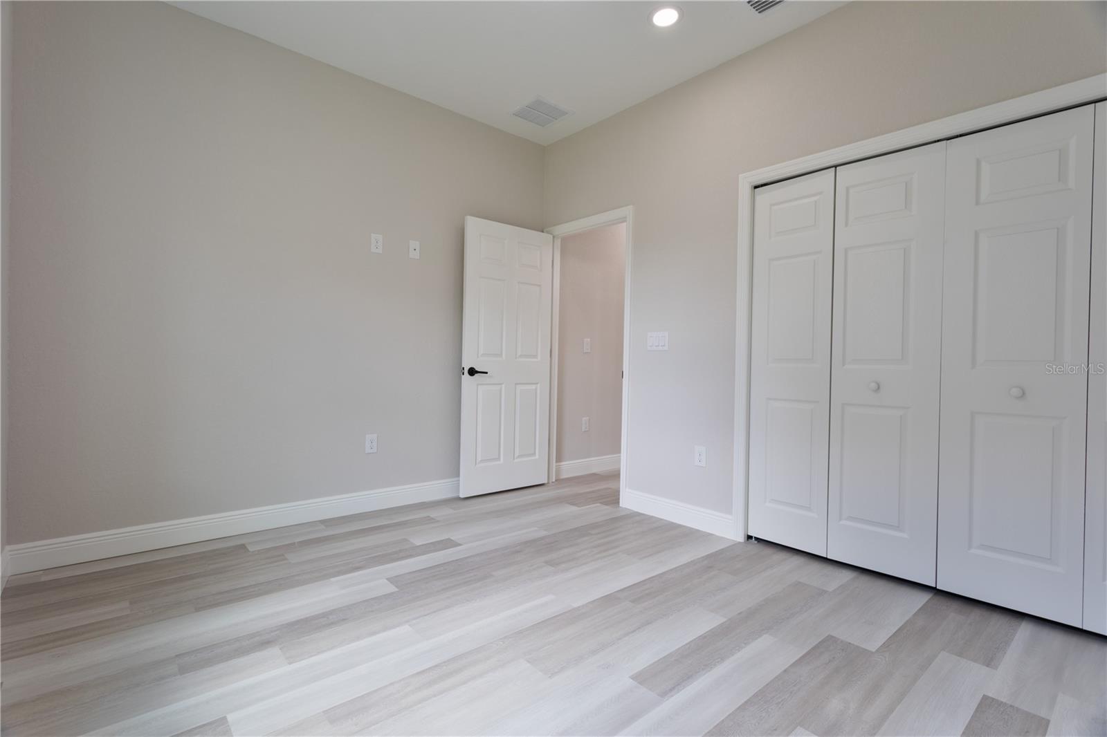 SILVER SPGS SHORES UN 18 - Residential