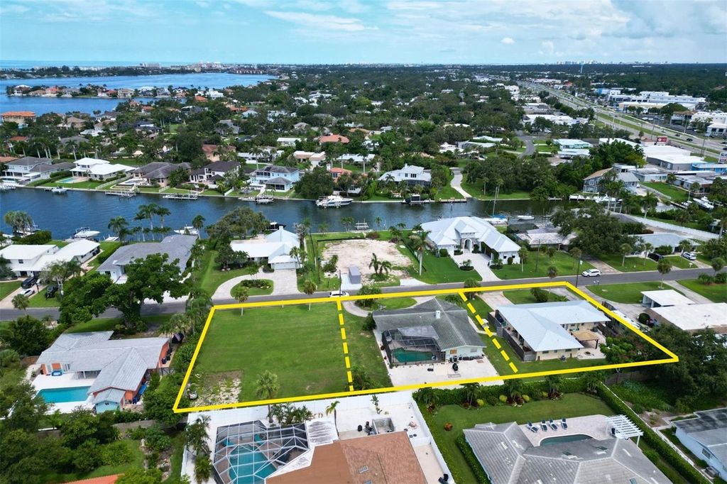 Photo of 1848 Southpointe Drive, Sarasota, FL 34231 (MLS # A4660320)