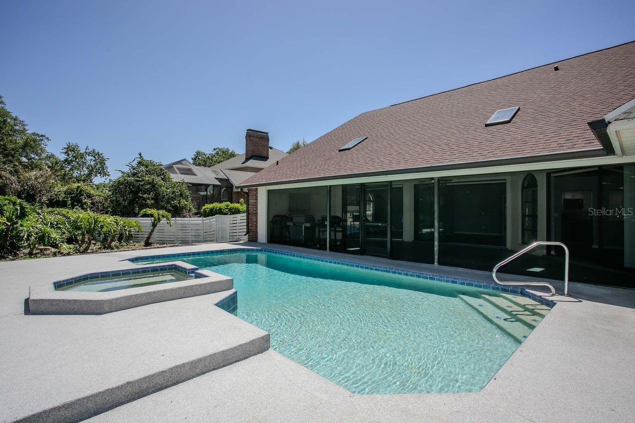 COUNTRY GATE - Residential