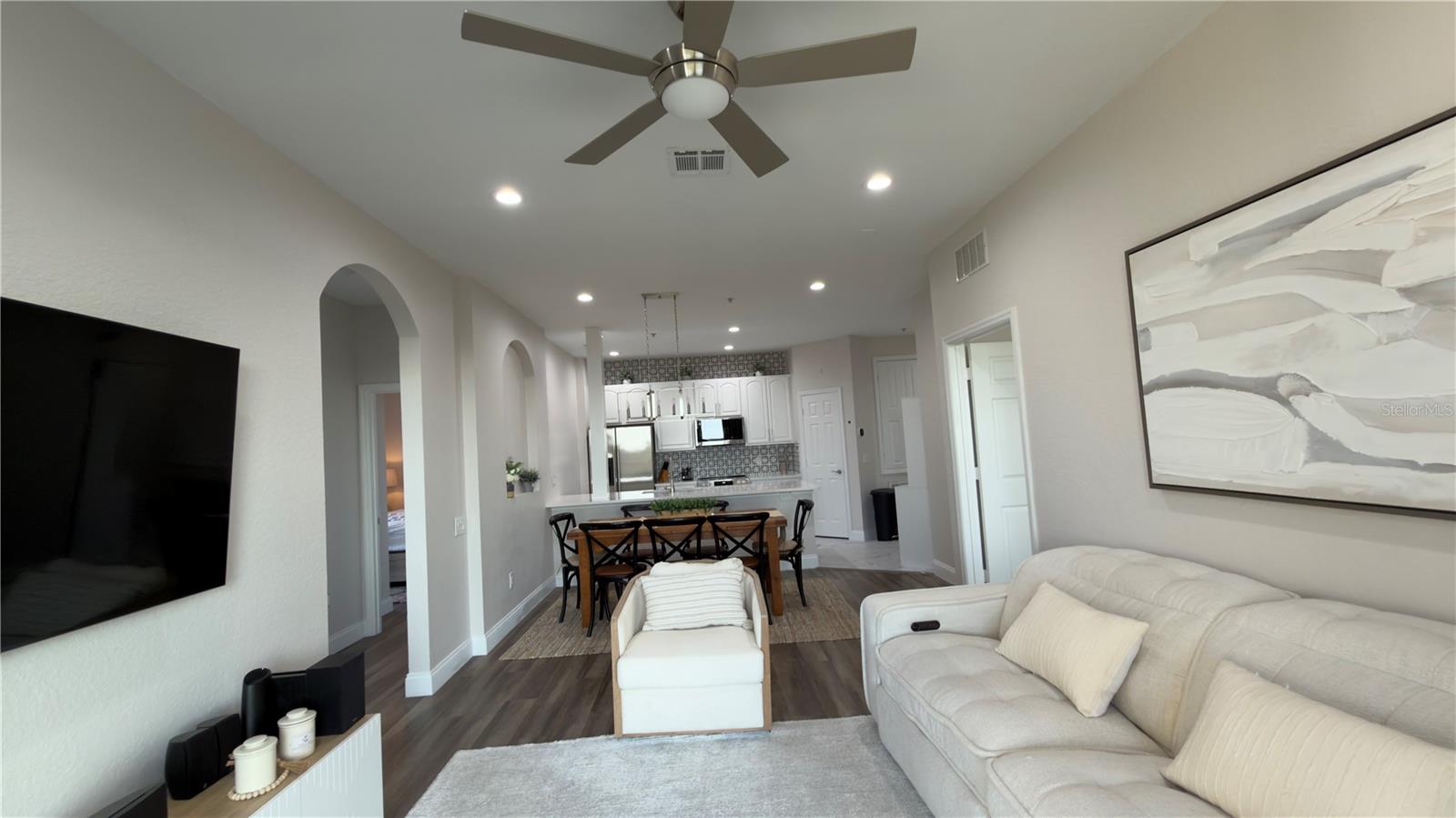 VENTURA/STONEBRIDGE COMMONS A - Residential Lease