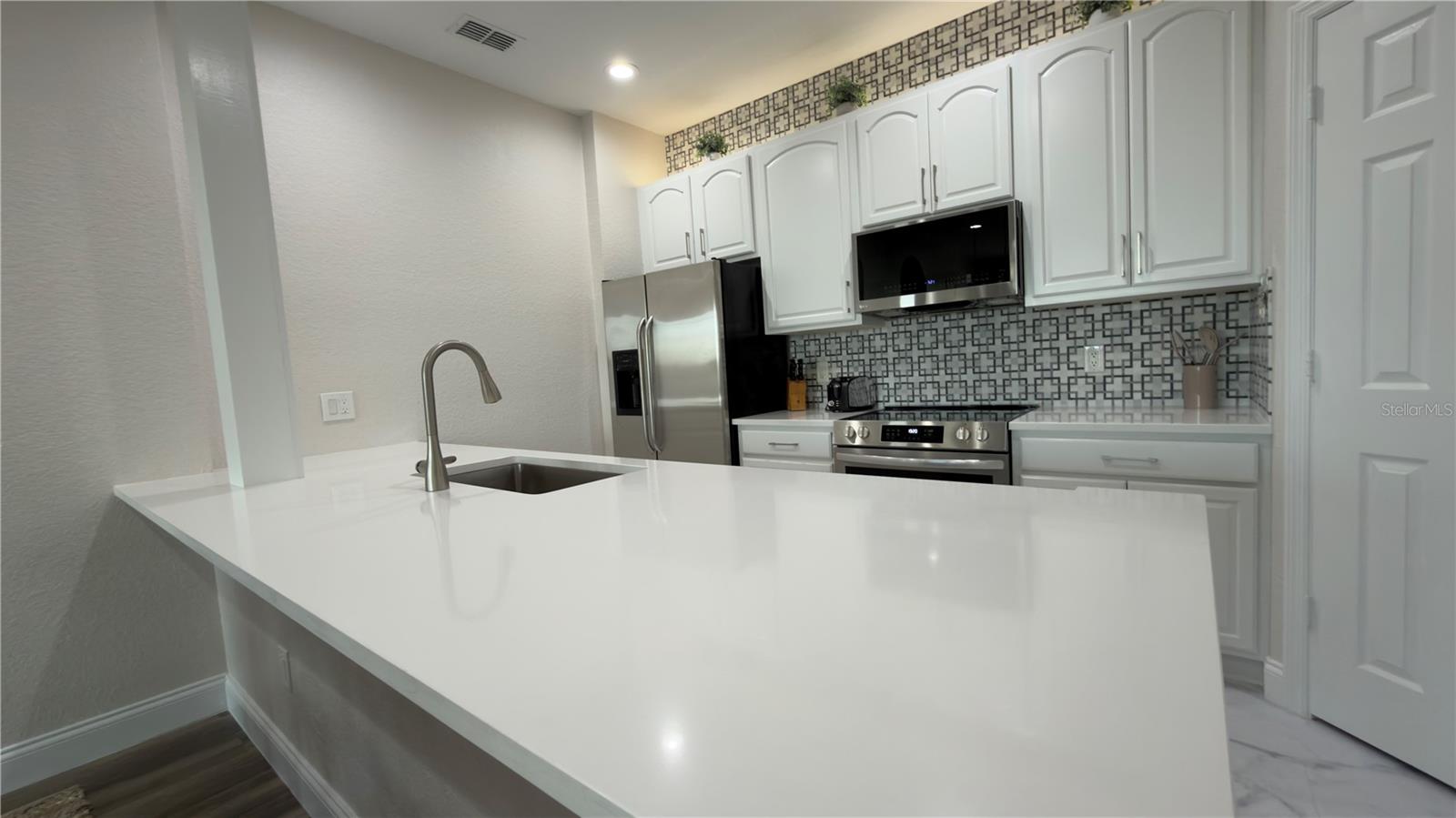 VENTURA/STONEBRIDGE COMMONS A - Residential Lease