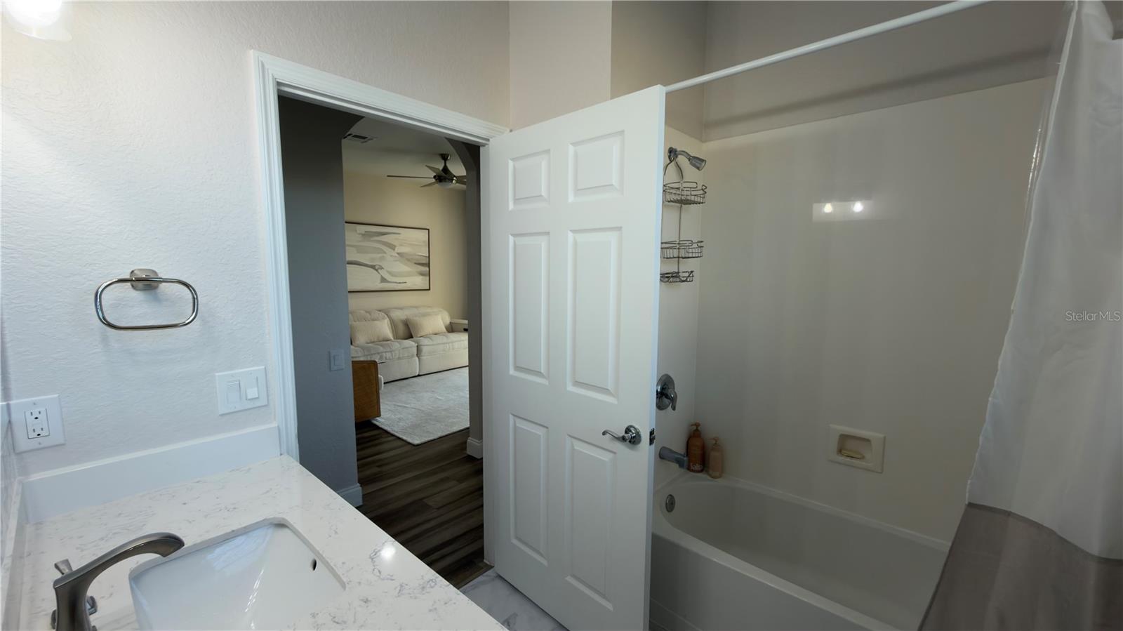 VENTURA/STONEBRIDGE COMMONS A - Residential Lease