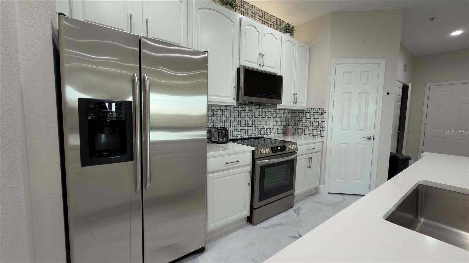 VENTURA/STONEBRIDGE COMMONS A - Residential Lease