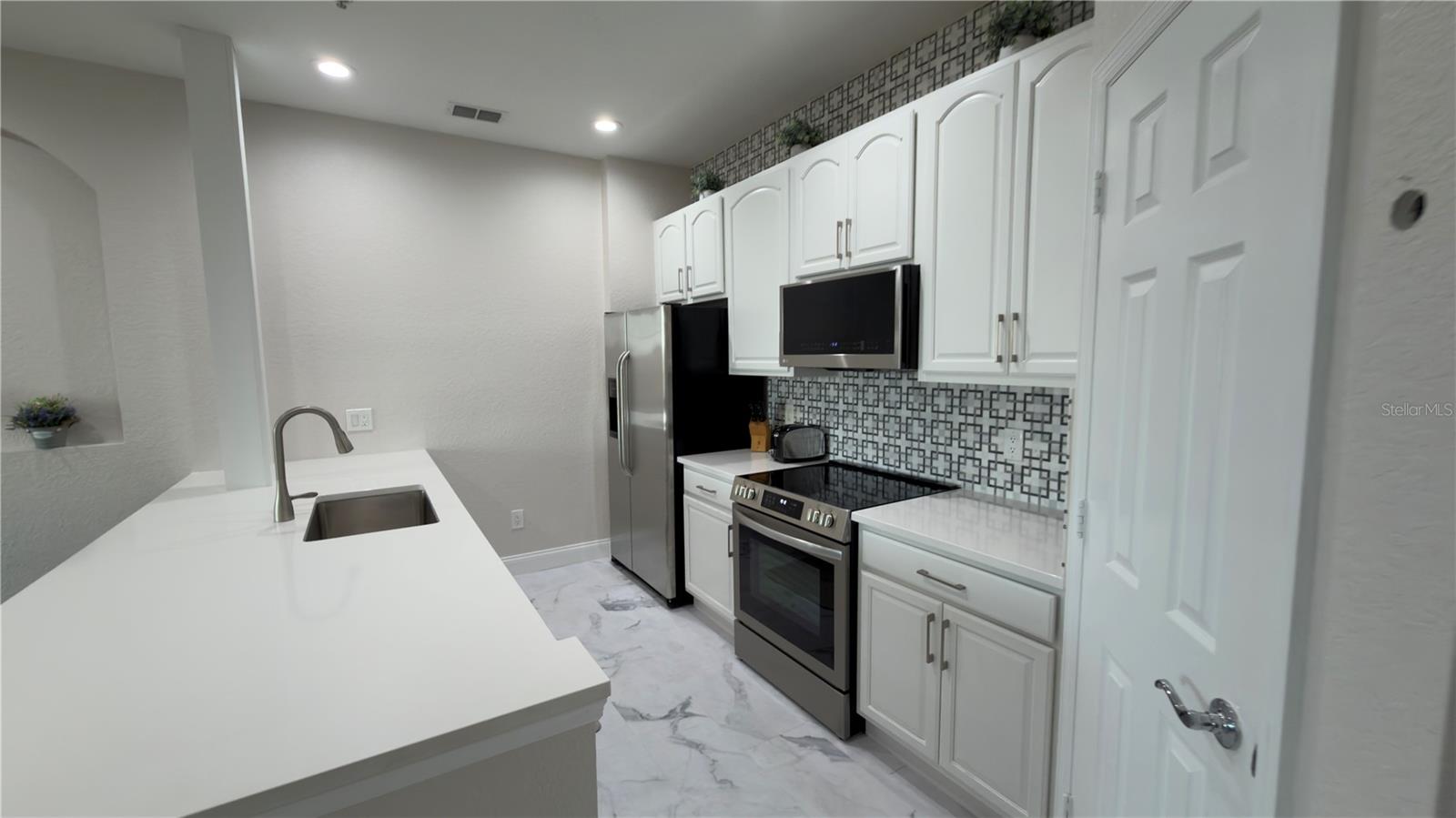 VENTURA/STONEBRIDGE COMMONS A - Residential Lease