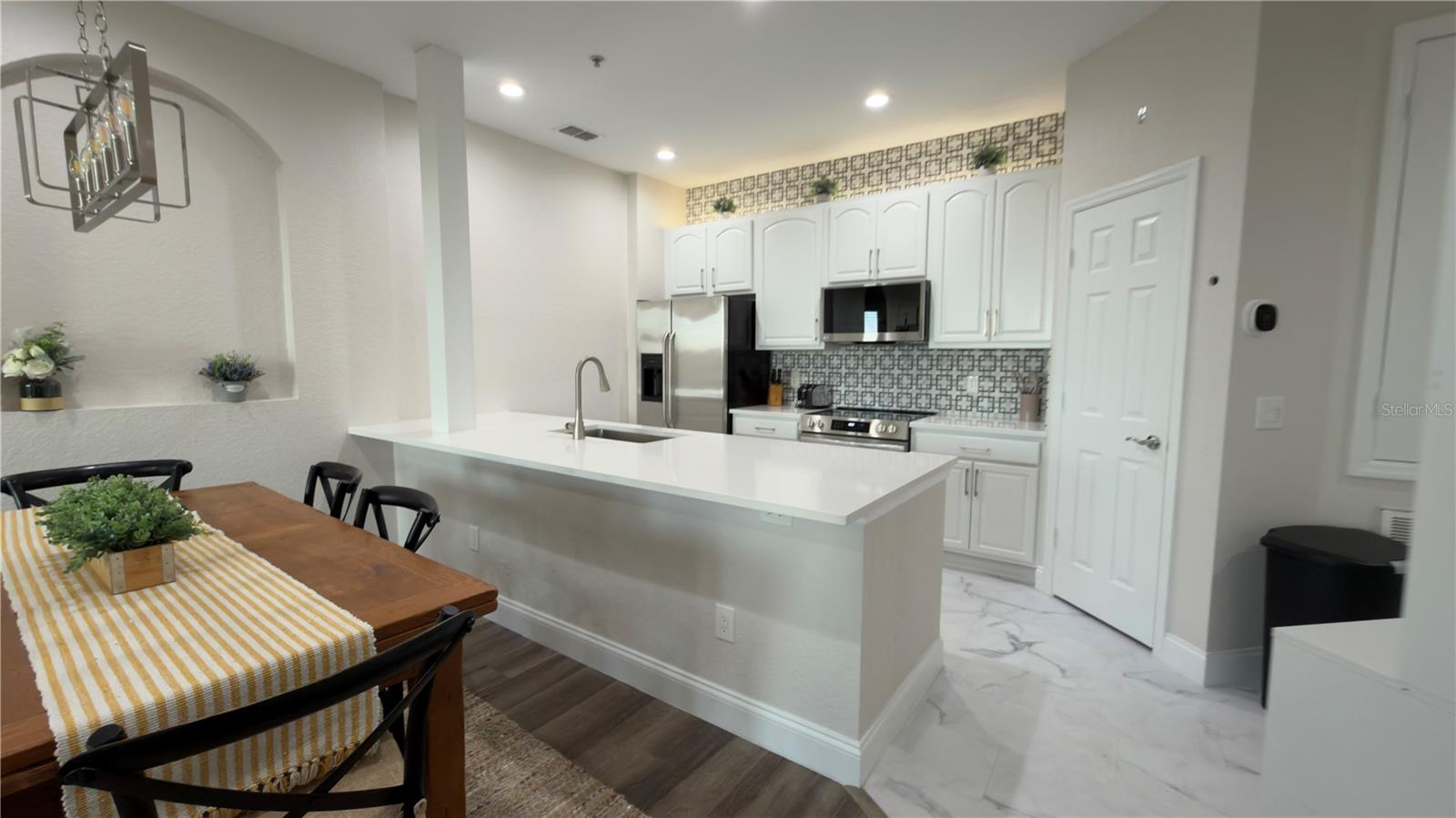 VENTURA/STONEBRIDGE COMMONS A - Residential Lease