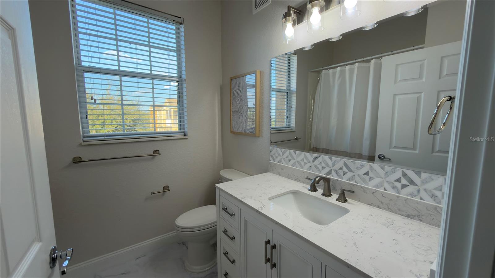 VENTURA/STONEBRIDGE COMMONS A - Residential Lease