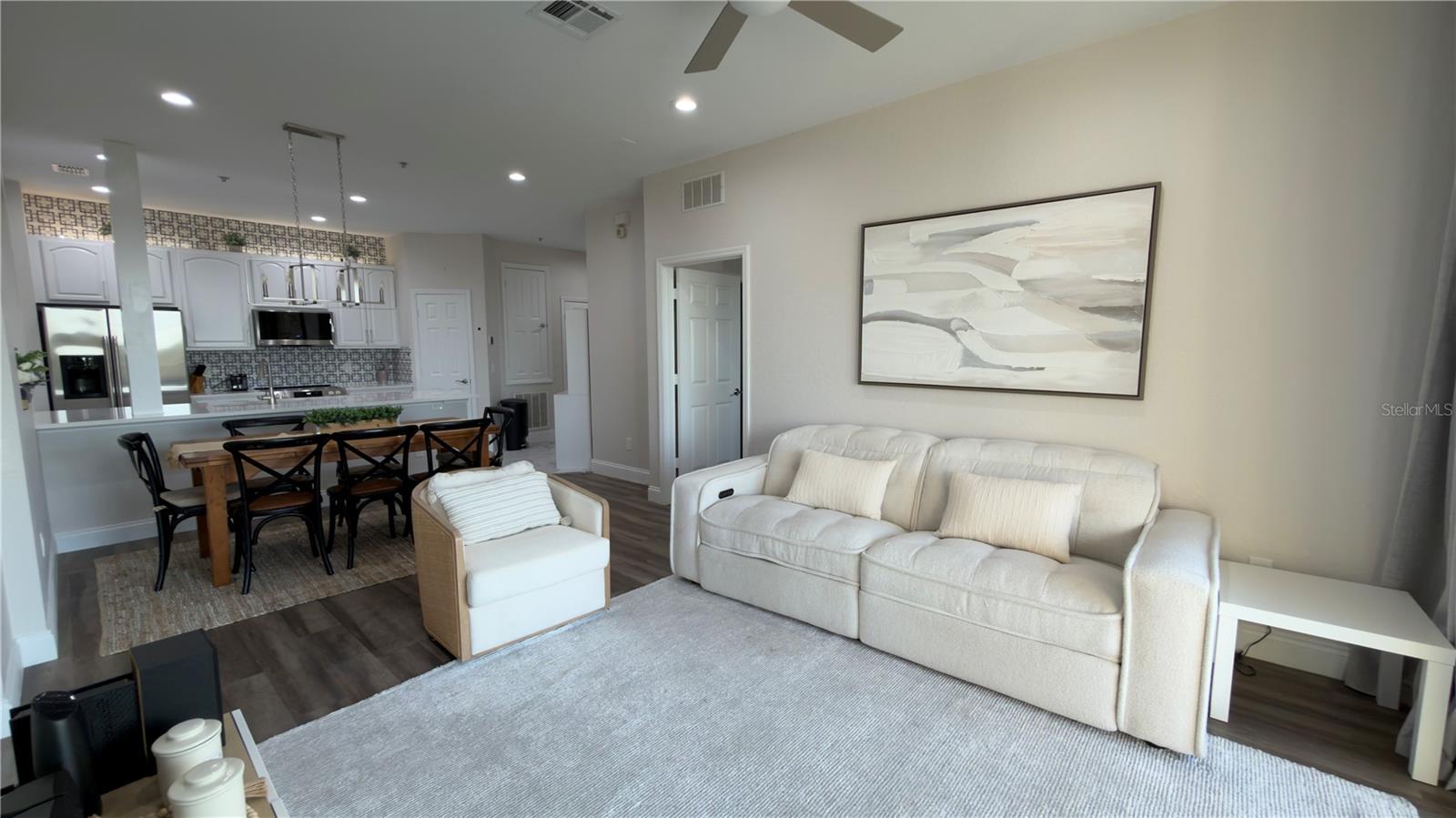 VENTURA/STONEBRIDGE COMMONS A - Residential Lease