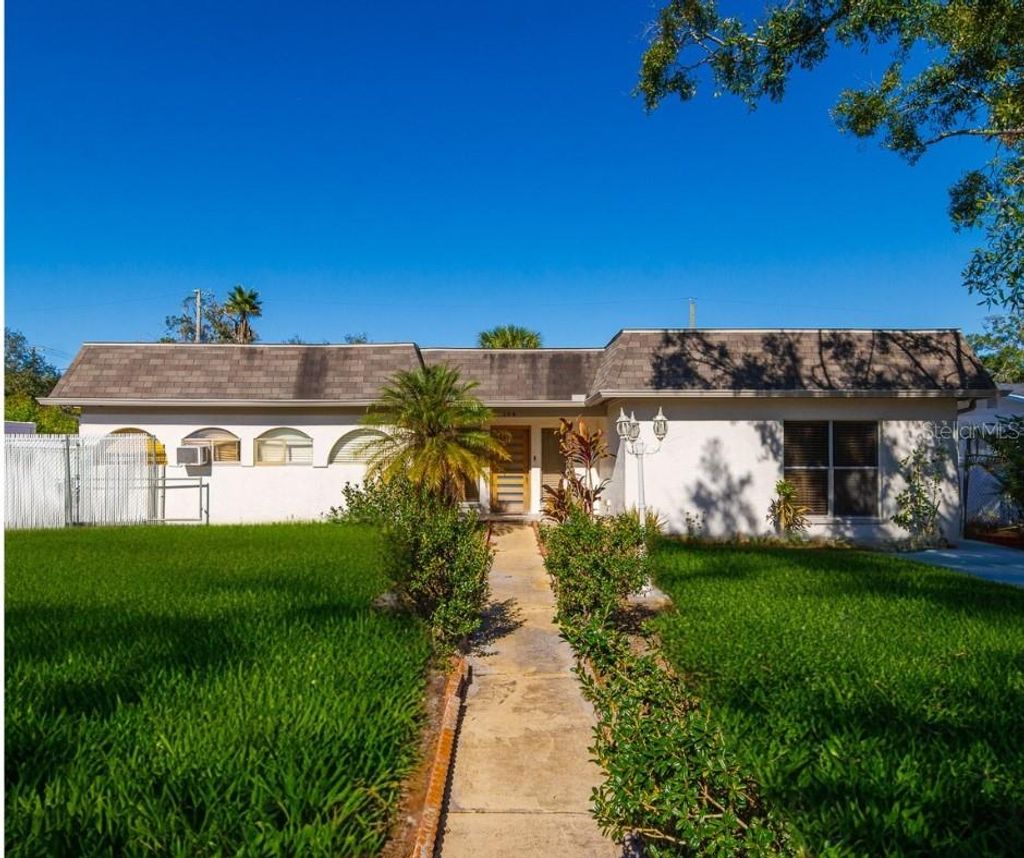 Photo of 104 Druid Hills Road, Temple Terrace, FL 33617 (MLS # TB8457406)