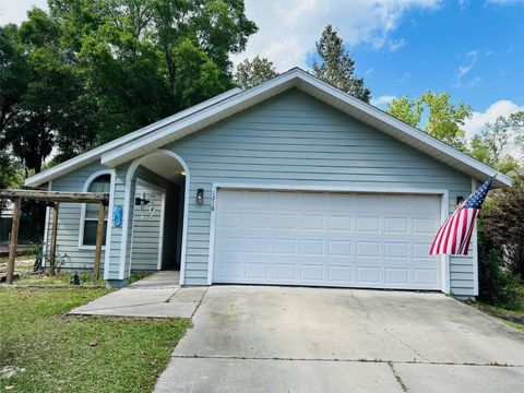 A home in CHIEFLAND