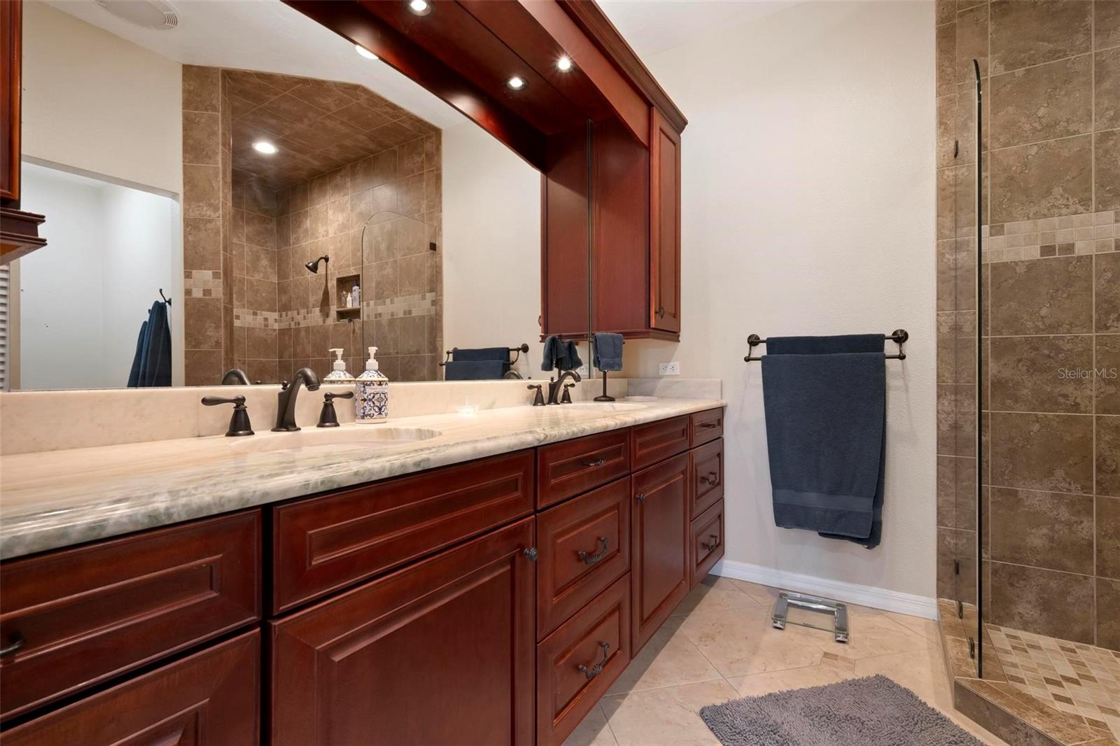 PRESTANICA/LA VISTA - Residential