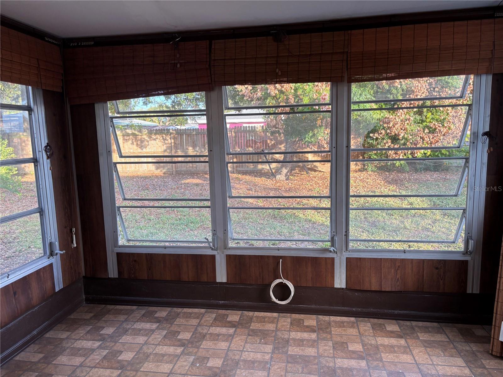 SUNSHINE GROVES - Residential Lease