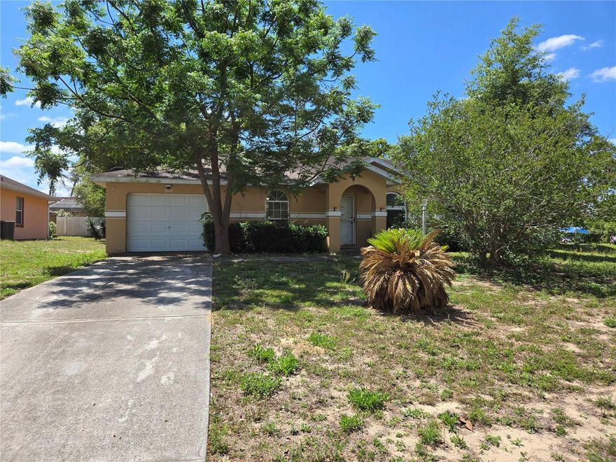 Come check out this 1787 SF 3/2/1 located in Marion Oaks, close to shopping and schools. This is a well laid out home with a huge Living room large master bedroom with Bathroom the split bedroom plan offers an additional privacy. There is a massive living room dining room and a separate breakfast nook off the kitchen. There is a good amount of closet space in this home A nice, large concrete slab outback to enjoy your days outside. Sitting pretty high on a hill located next toa DRA \ retention pond To offer additional space and privacy between the neighbors.