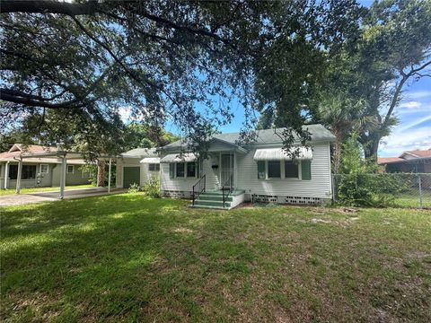 A home in LAKELAND