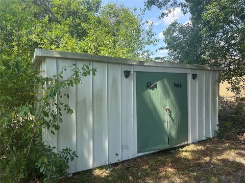 A home in LAKELAND