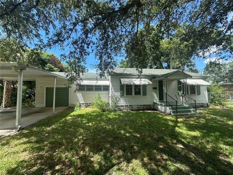 A home in LAKELAND