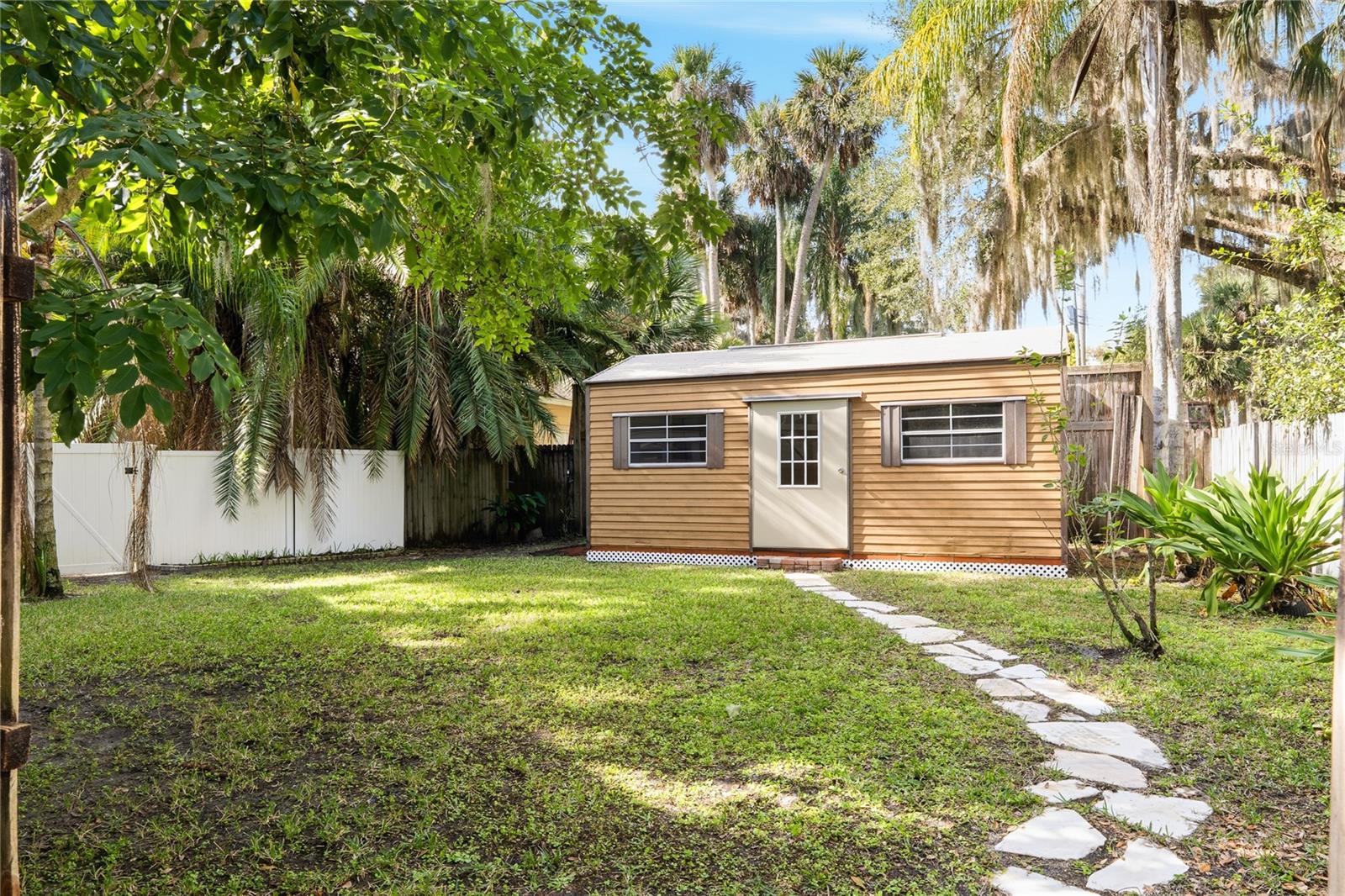 STONE ISLAND ESTATES - Residential