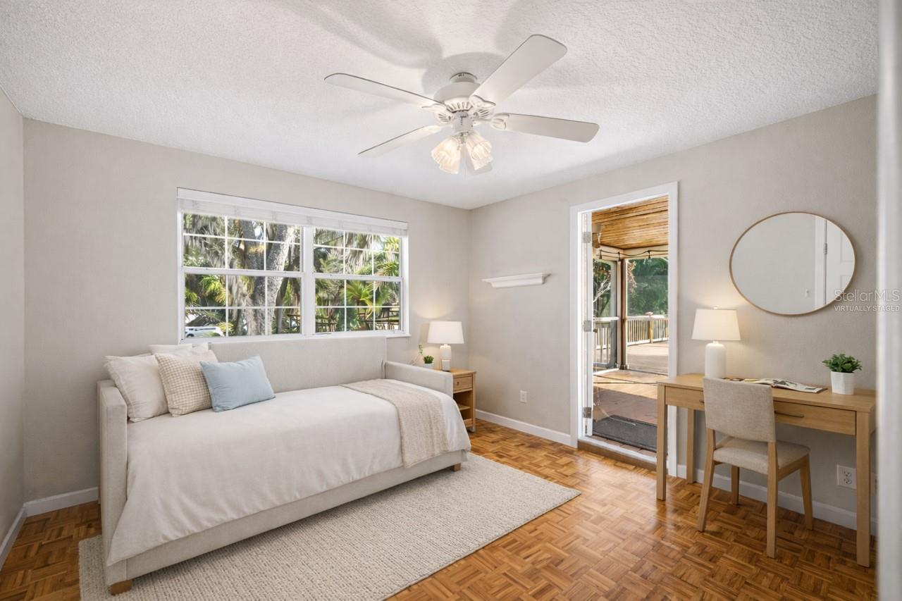 STONE ISLAND ESTATES - Residential