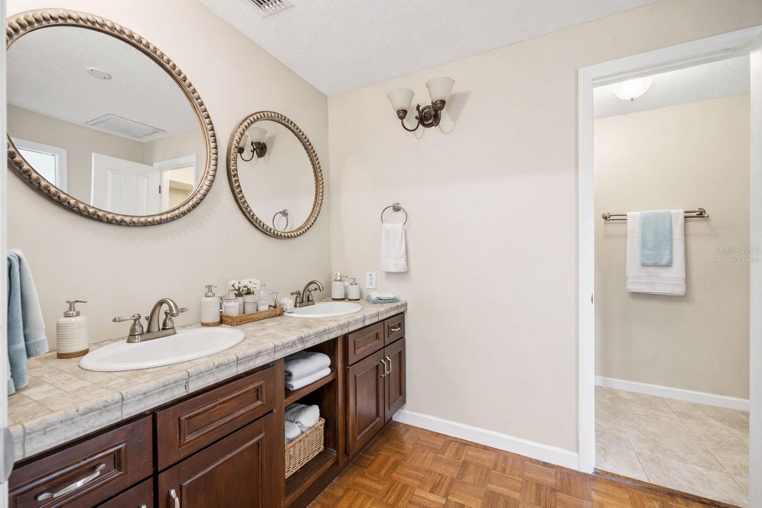 STONE ISLAND ESTATES - Residential