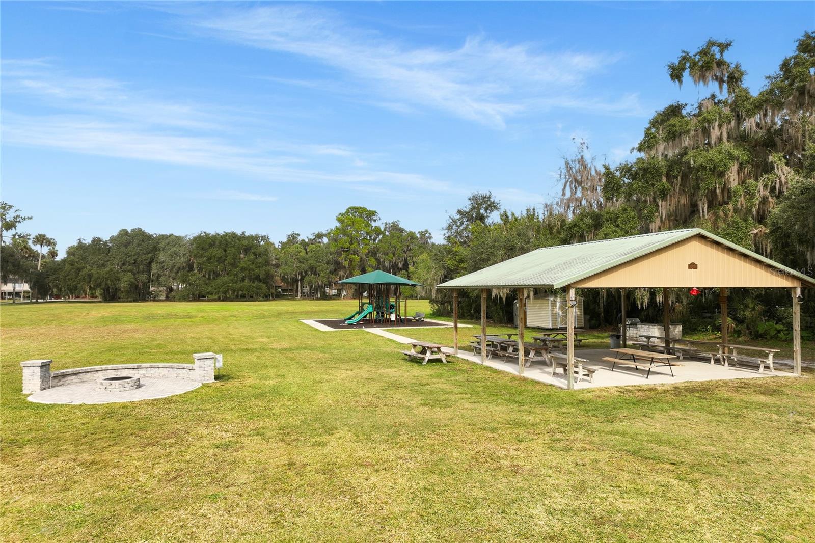 STONE ISLAND ESTATES - Residential