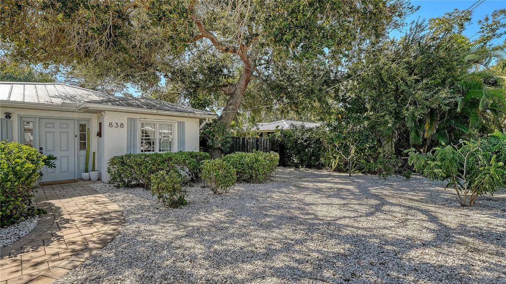 Photo of 838 Highland Street, Sarasota, FL 34234 (MLS # A4680572)