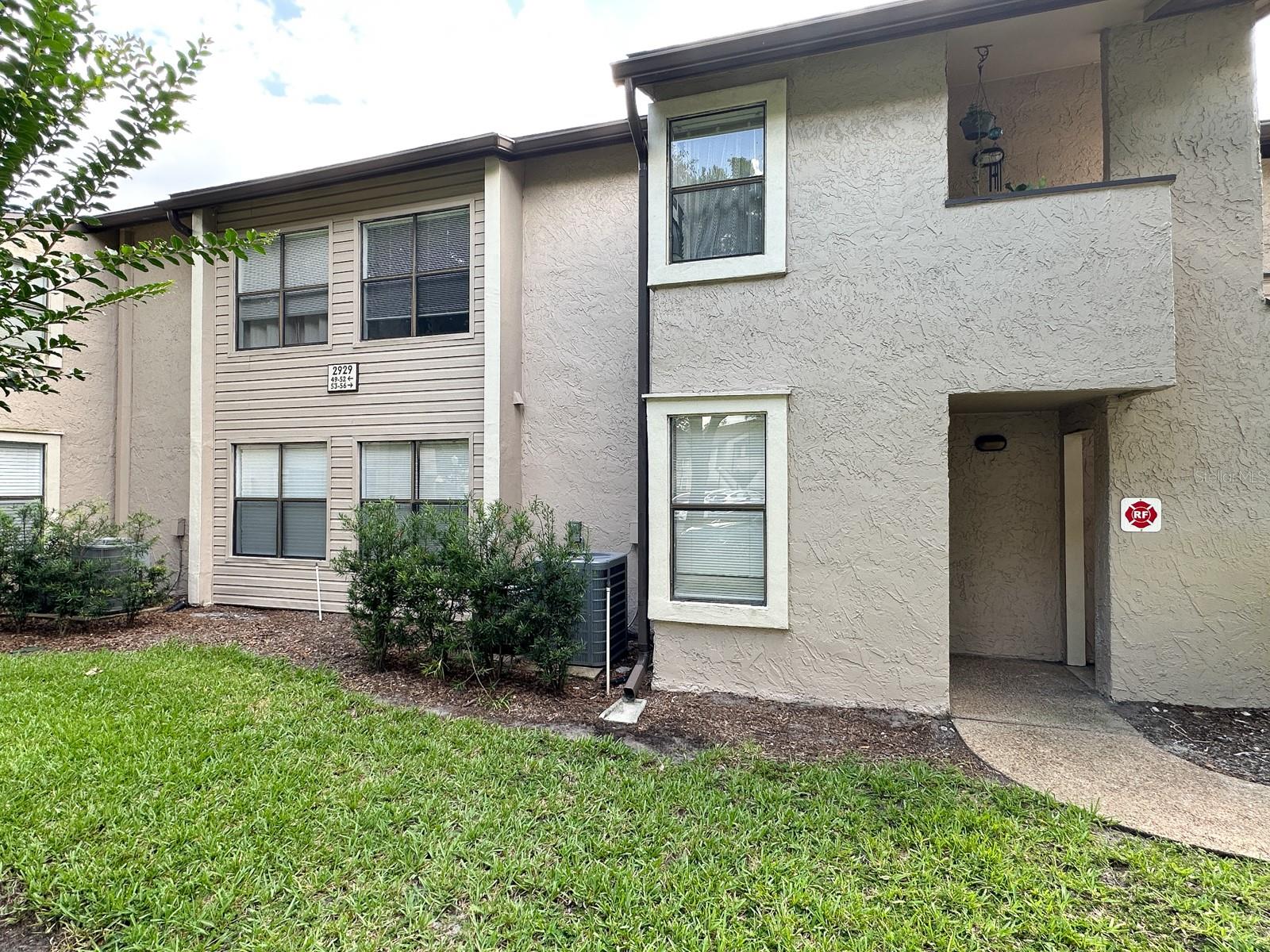 Welcome to this beautifully renovated 1-bedroom, 1-bathroom first-floor condo in the highly desirable Parkview Village community. This spacious and well-maintained unit features a modern, updated kitchen and bathroom, a large walk-in closet, and an in-unit washer and dryer for your convenience. The open-concept living and dining area creates a comfortable and functional layout, perfect for everyday living.
Conveniently located near Full Sail University, this unit offers easy access to local schools, shops, dining, and entertainment. Enjoy community amenities such as a pool, playground, BBQ area, and car wash station.
Don’t miss this opportunity to live in one of Winter Park’s most accessible and well-connected locations