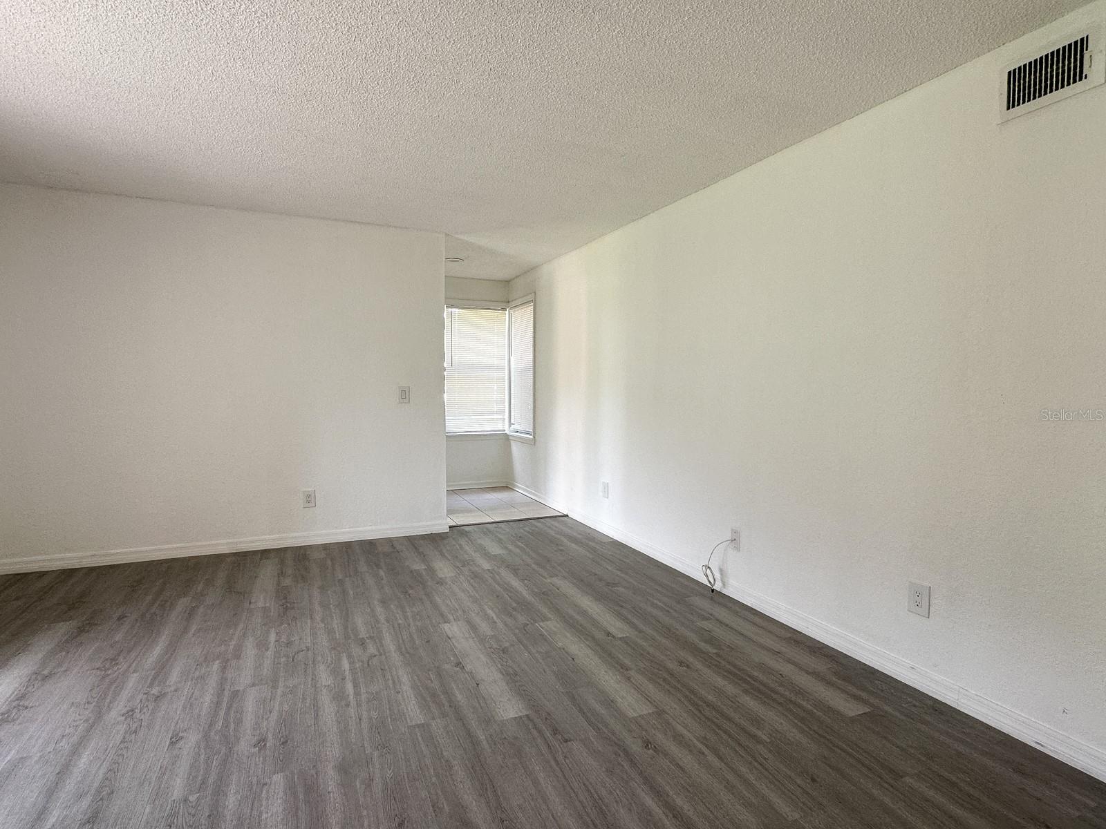 PARKVIEW VILLAGE CONDO BLDG 2929 - Residential Lease
