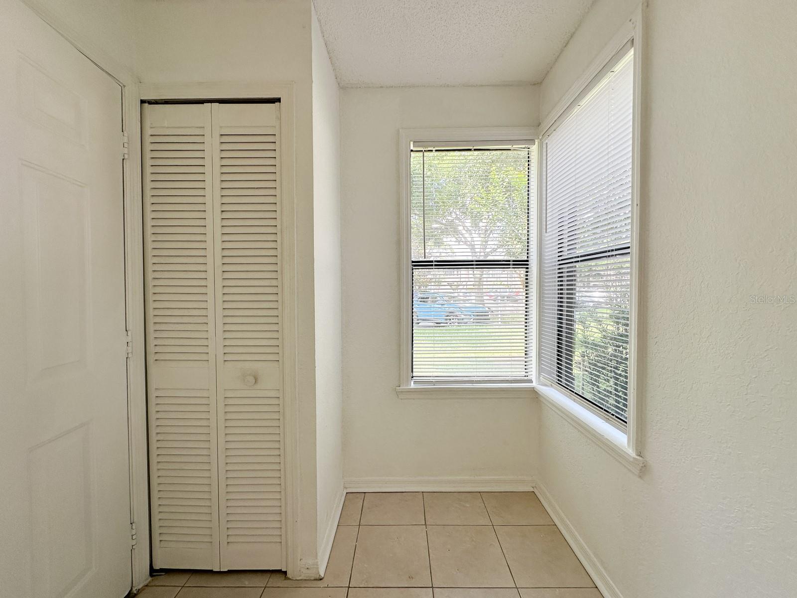 PARKVIEW VILLAGE CONDO BLDG 2929 - Residential Lease