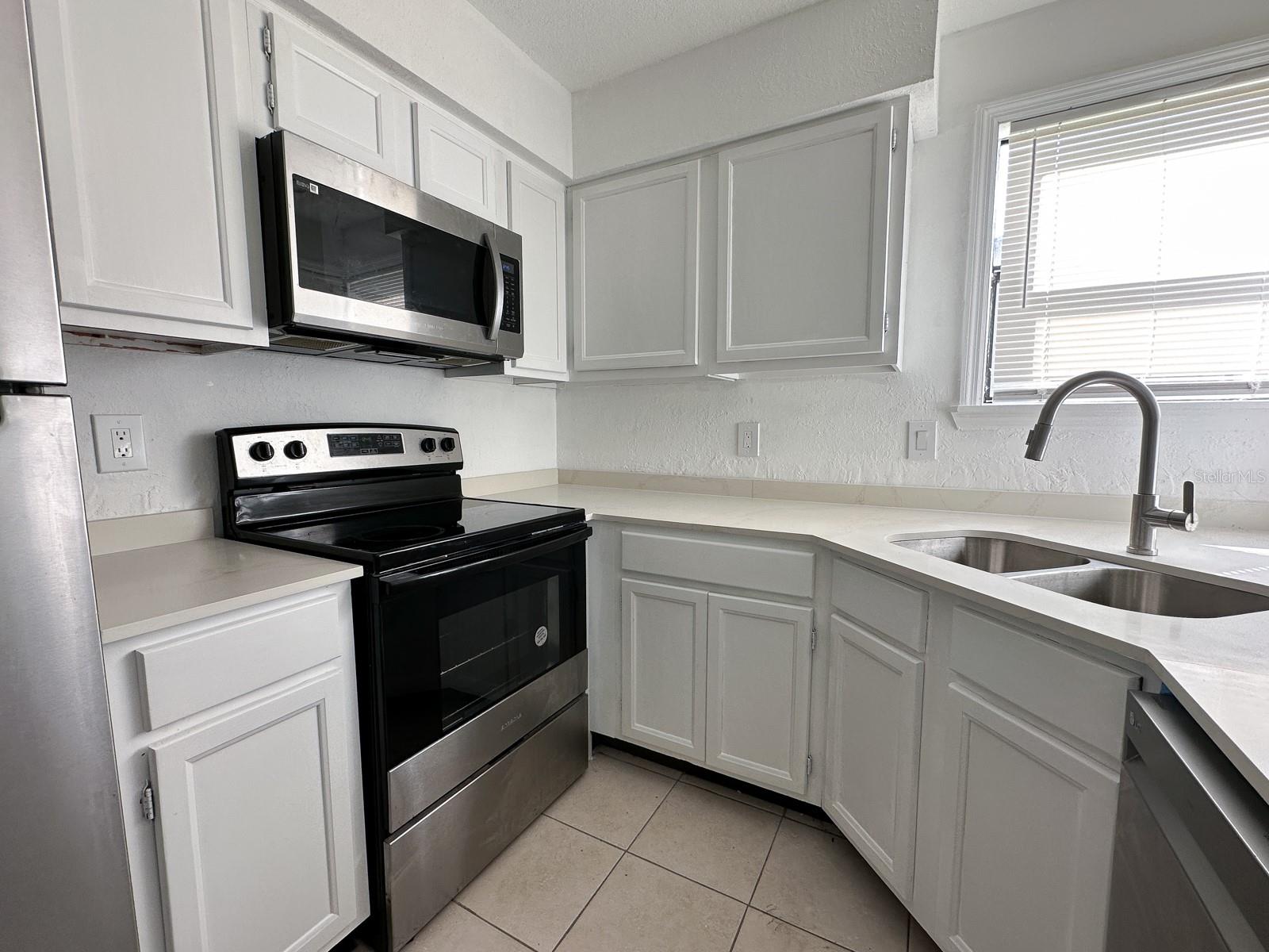 PARKVIEW VILLAGE CONDO BLDG 2929 - Residential Lease