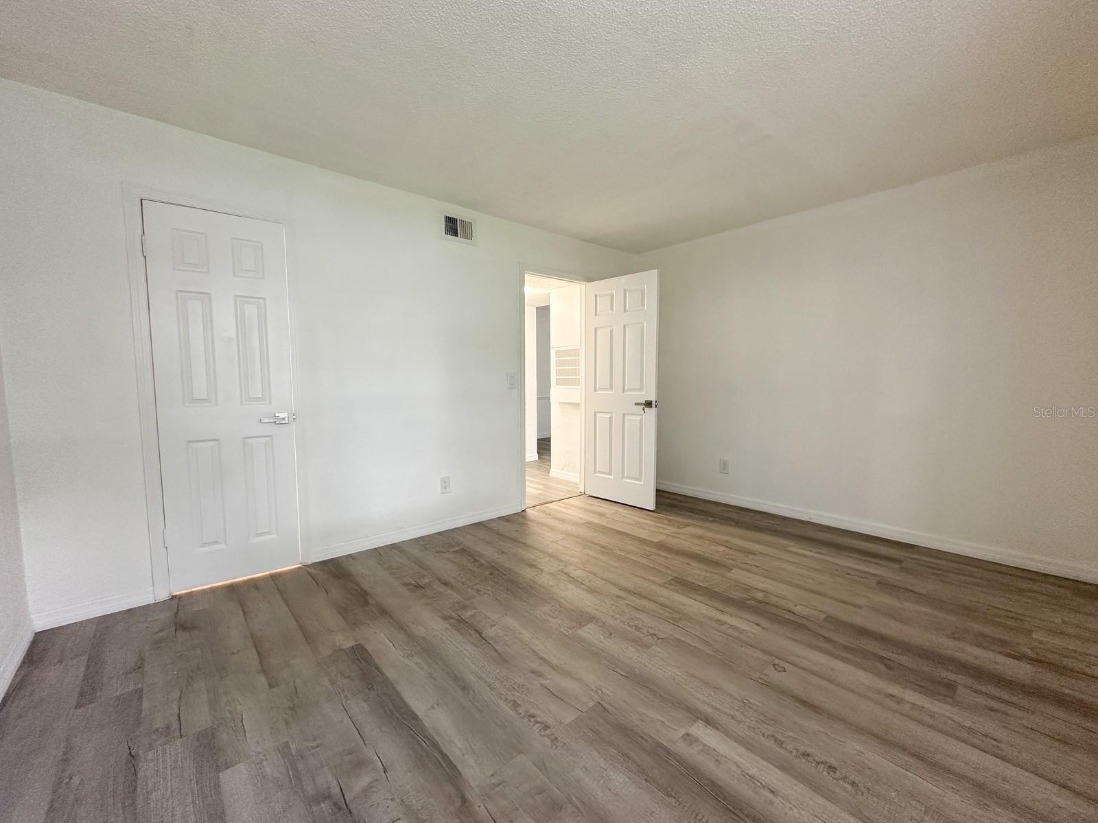 PARKVIEW VILLAGE CONDO BLDG 2929 - Residential Lease
