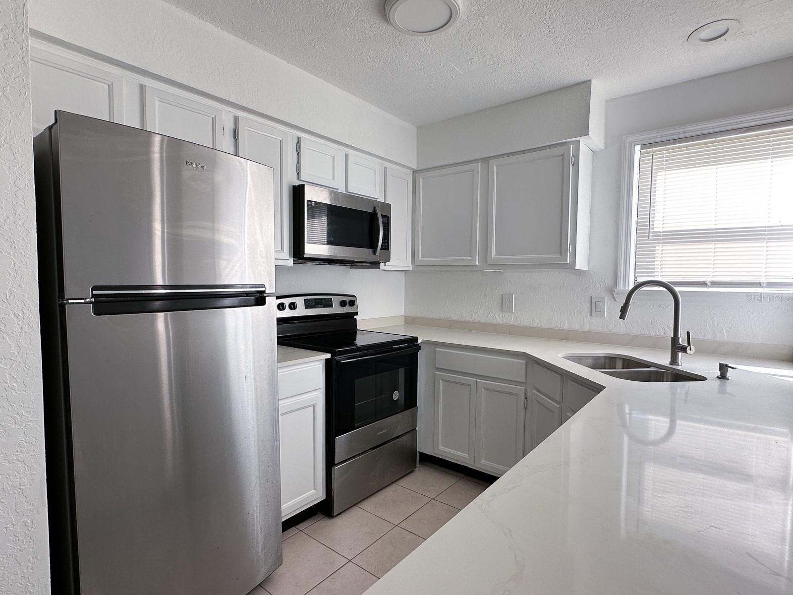 PARKVIEW VILLAGE CONDO BLDG 2929 - Residential Lease