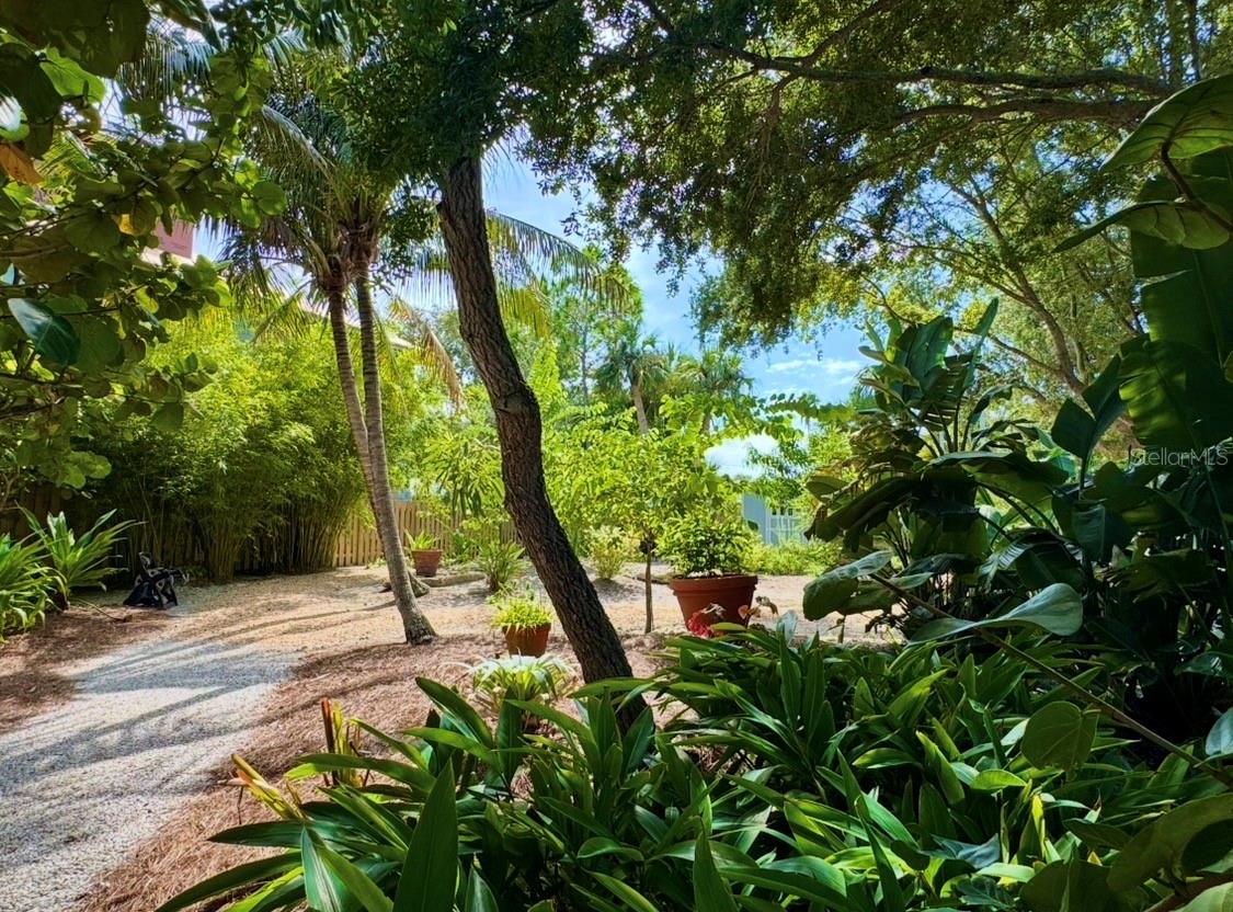 956 BAY ESPLANADE