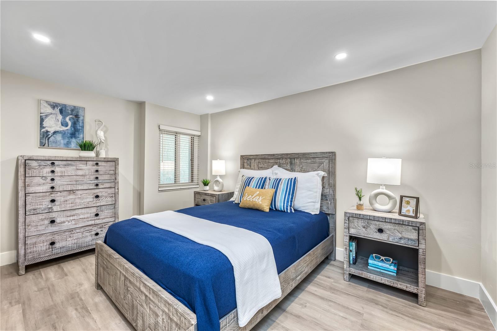 WHISPERING SANDS SEC 6 - Residential