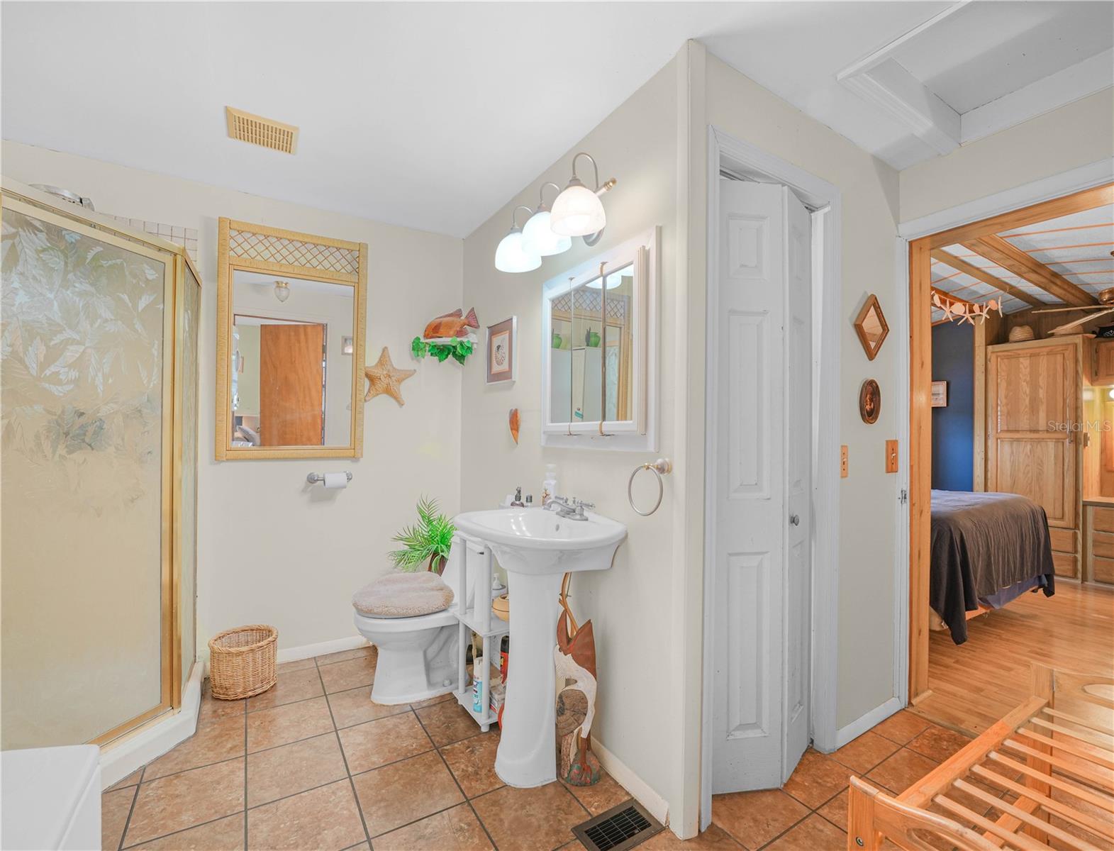 SADDLEBAG LAKE - Residential