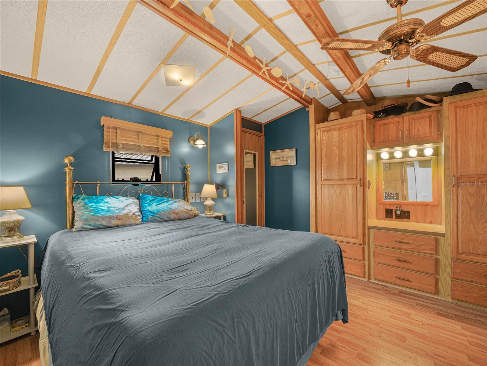 SADDLEBAG LAKE - Residential