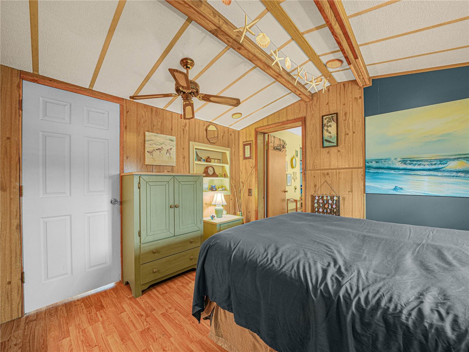 SADDLEBAG LAKE - Residential