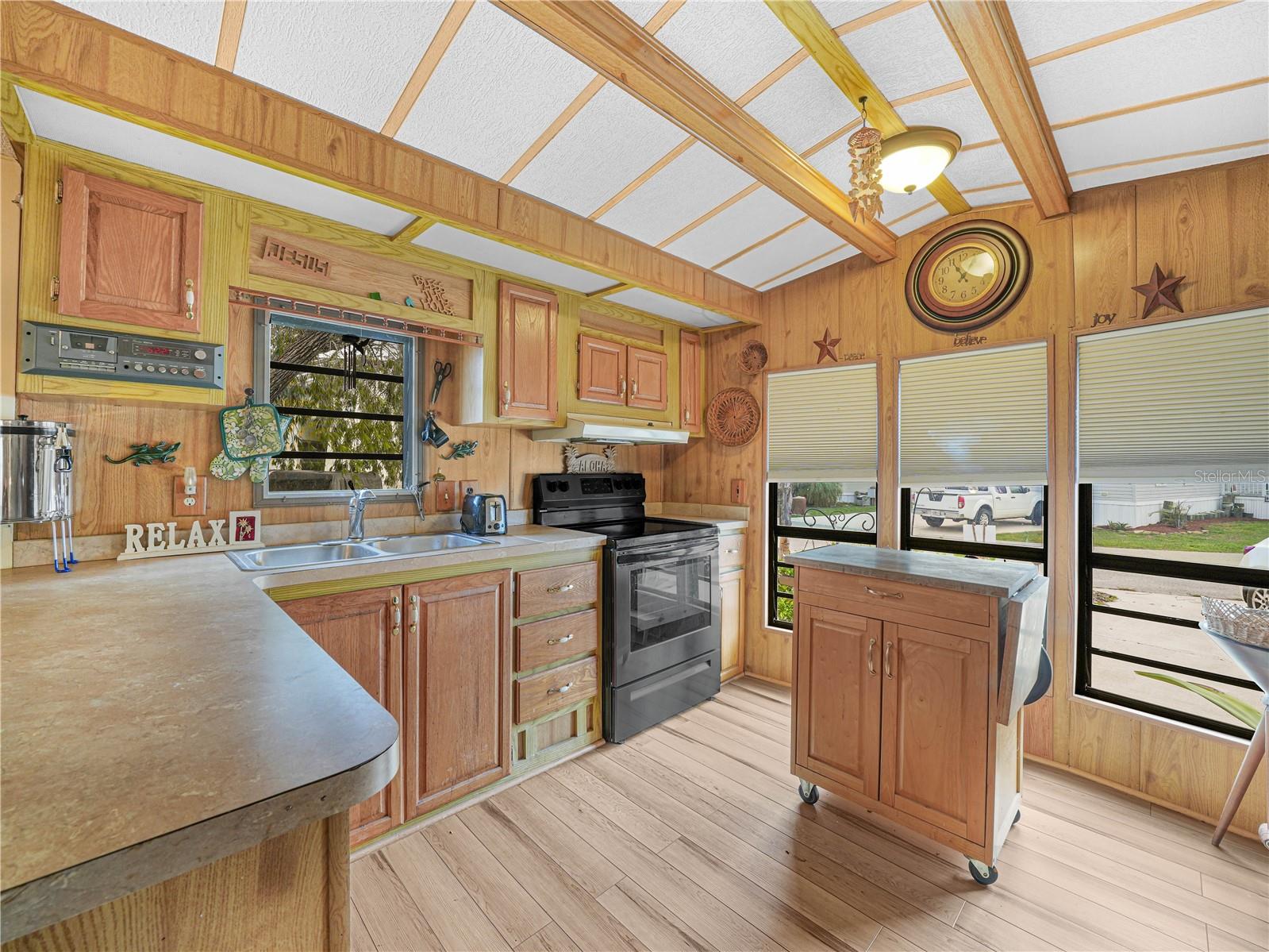 SADDLEBAG LAKE - Residential