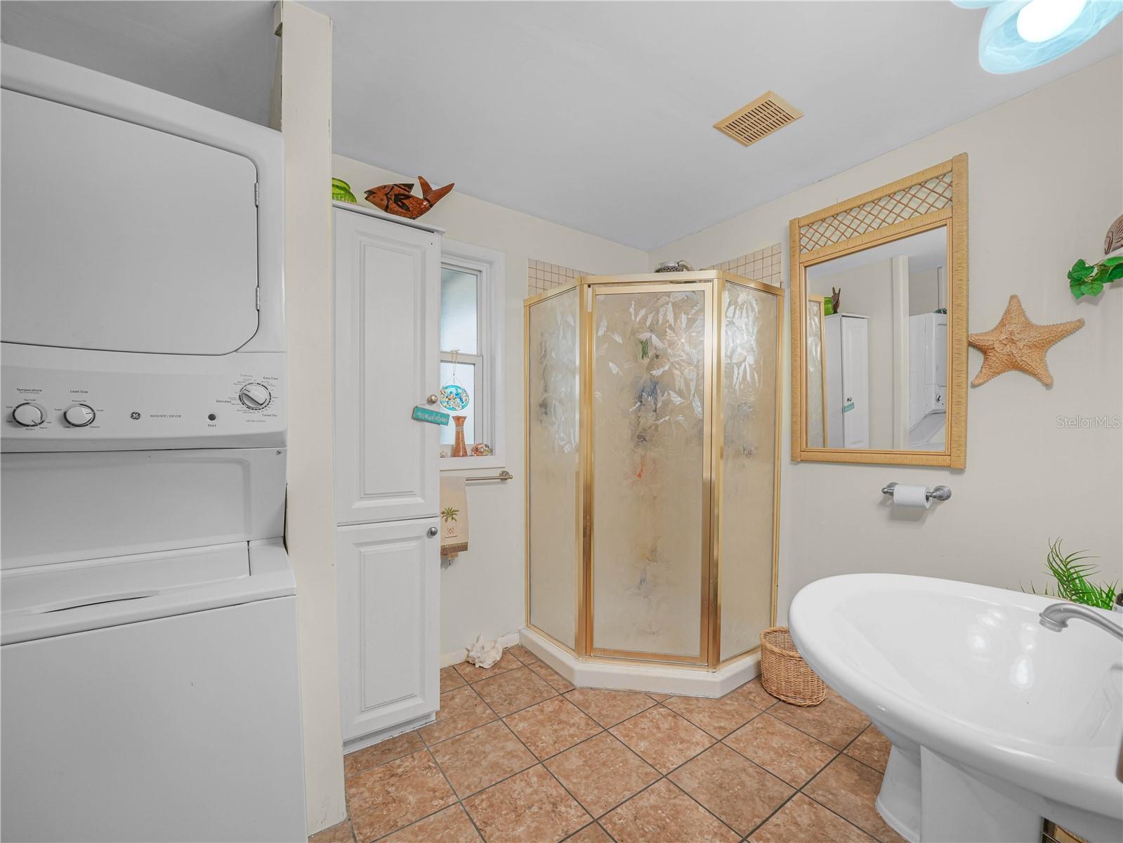 SADDLEBAG LAKE - Residential