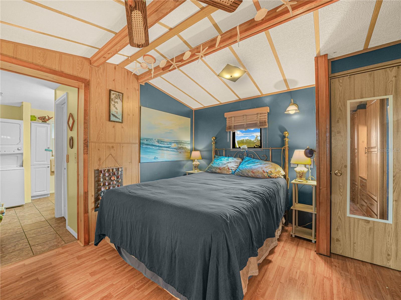 SADDLEBAG LAKE - Residential