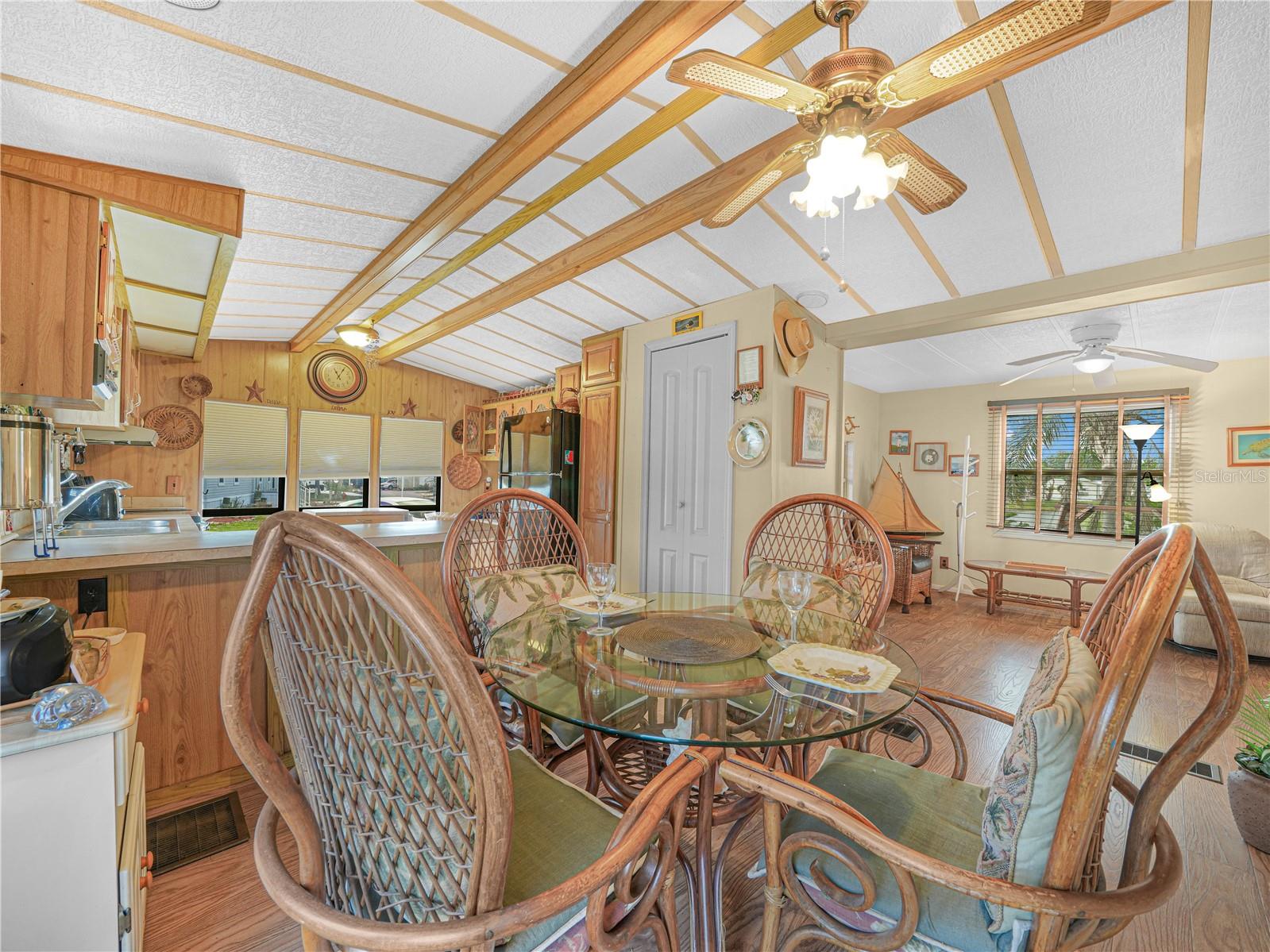 SADDLEBAG LAKE - Residential