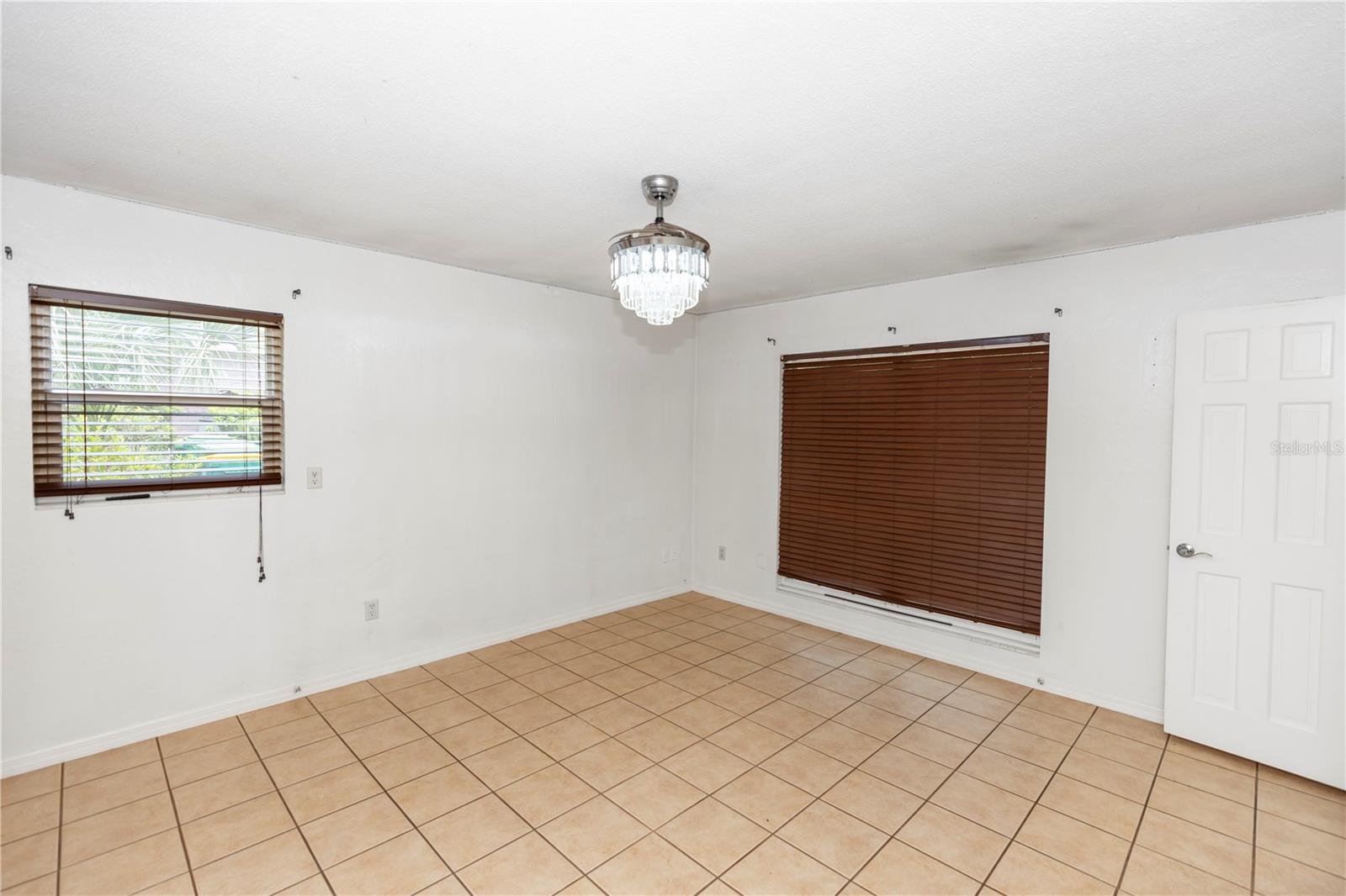 820 S HILL AVENUE 40