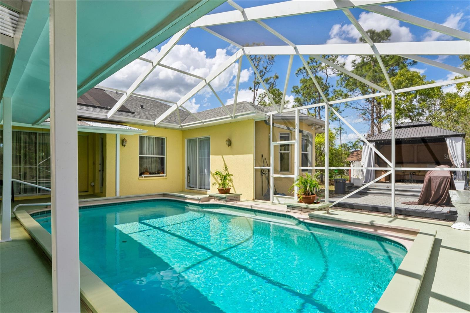 ROYAL HIGHLANDS - Residential