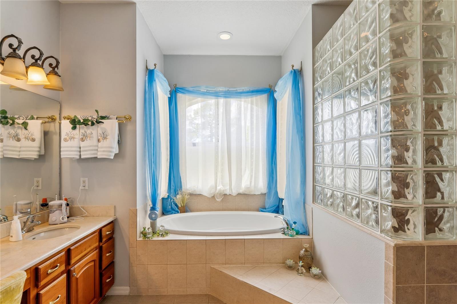 ROYAL HIGHLANDS - Residential