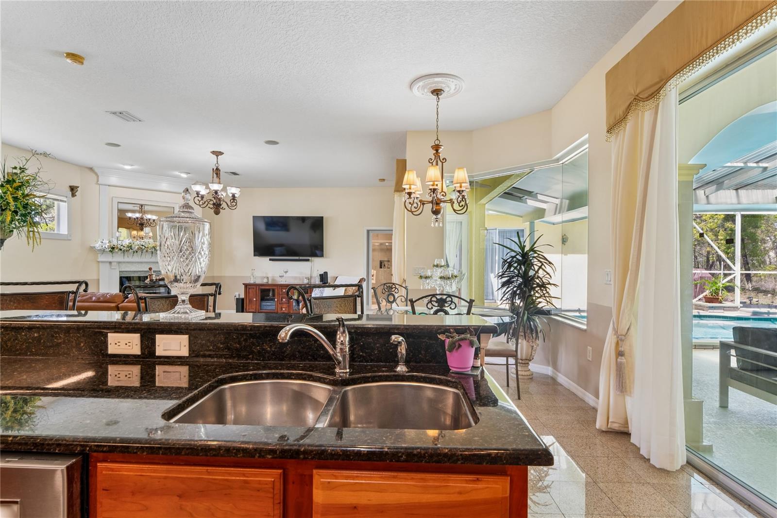 ROYAL HIGHLANDS - Residential