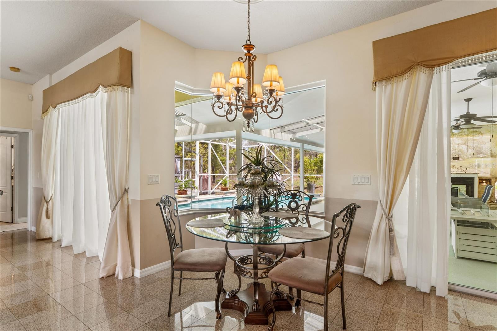 ROYAL HIGHLANDS - Residential