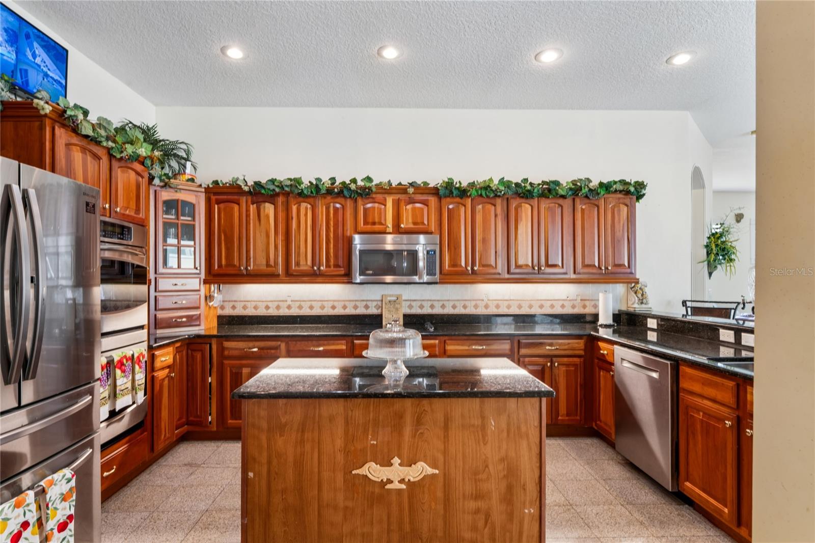 ROYAL HIGHLANDS - Residential