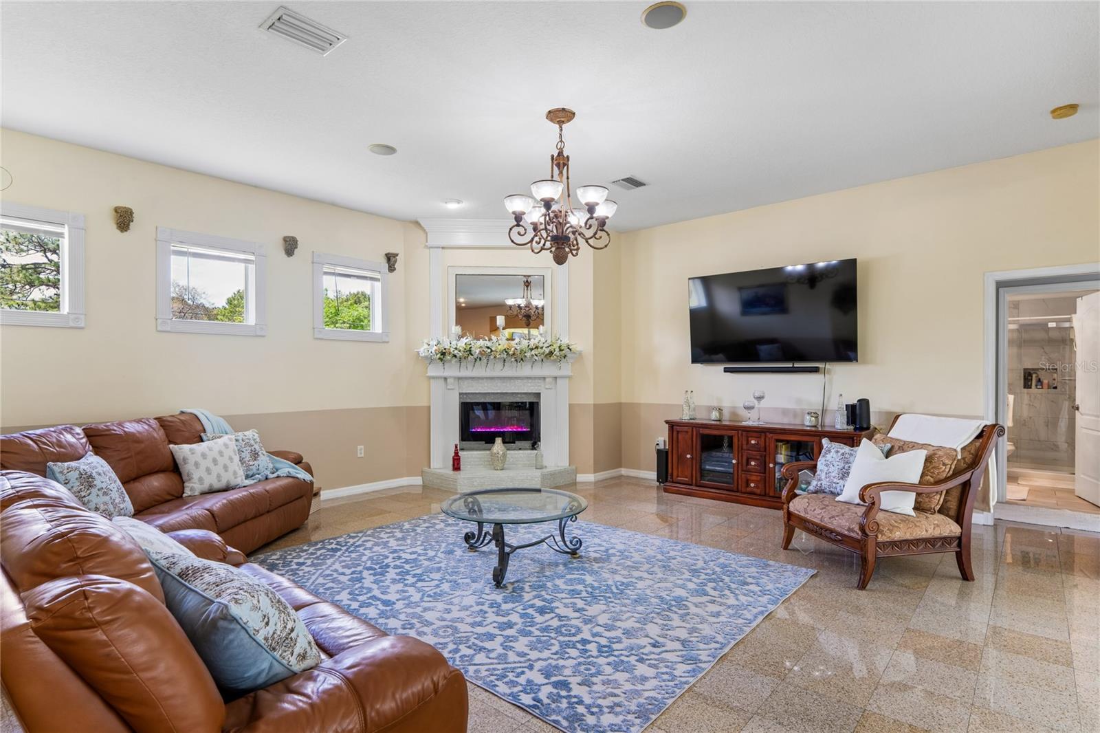 ROYAL HIGHLANDS - Residential