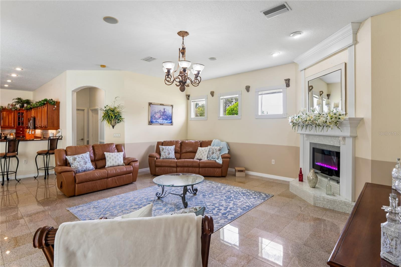 ROYAL HIGHLANDS - Residential