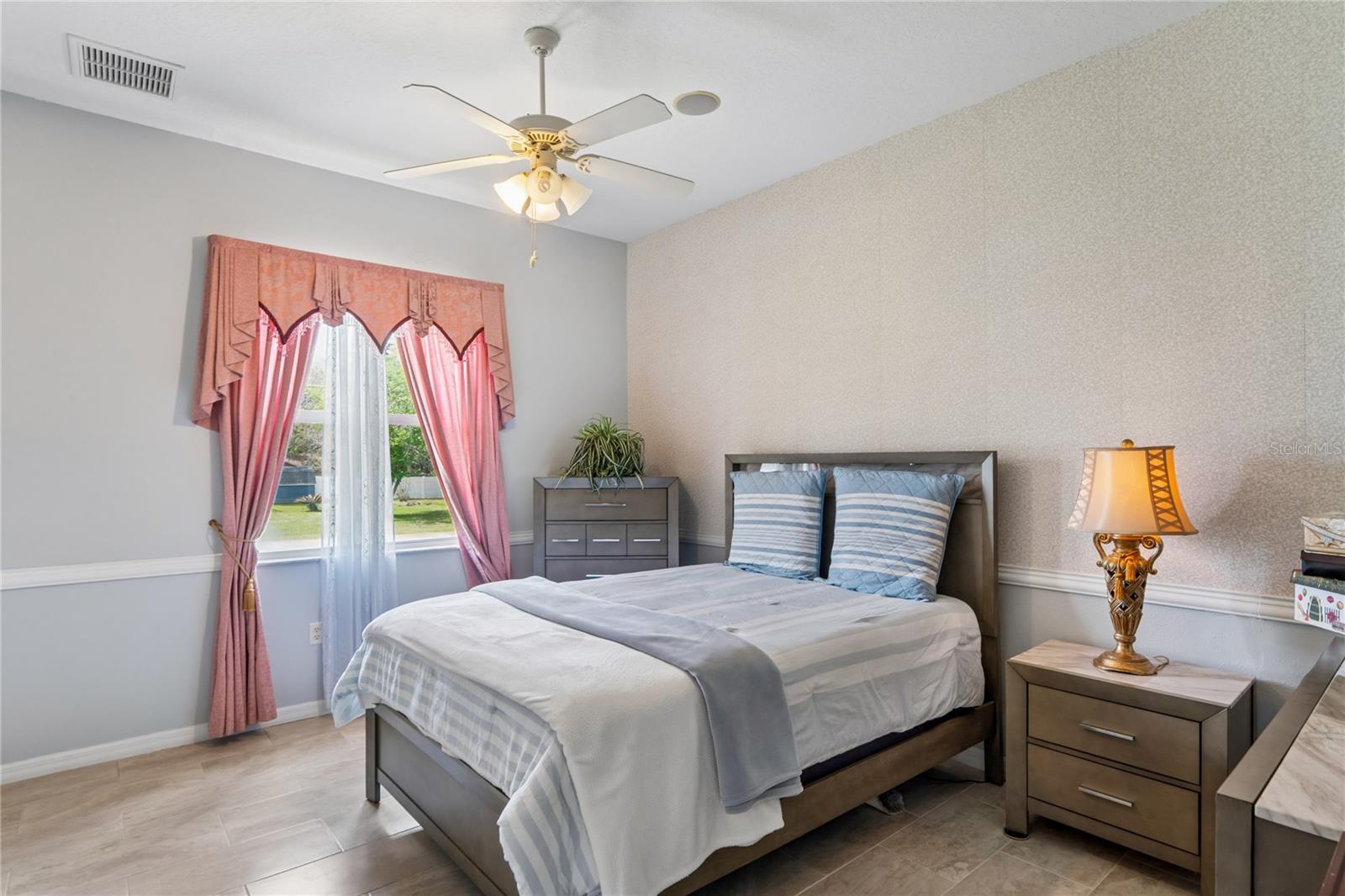 ROYAL HIGHLANDS - Residential