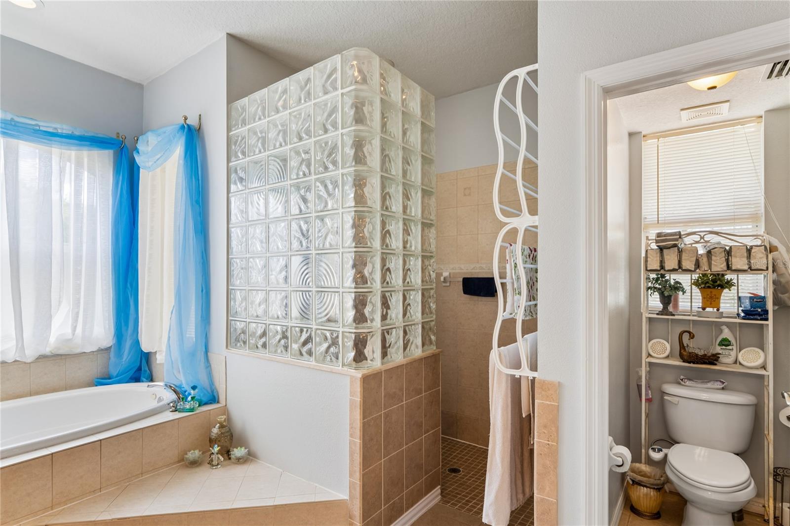 ROYAL HIGHLANDS - Residential