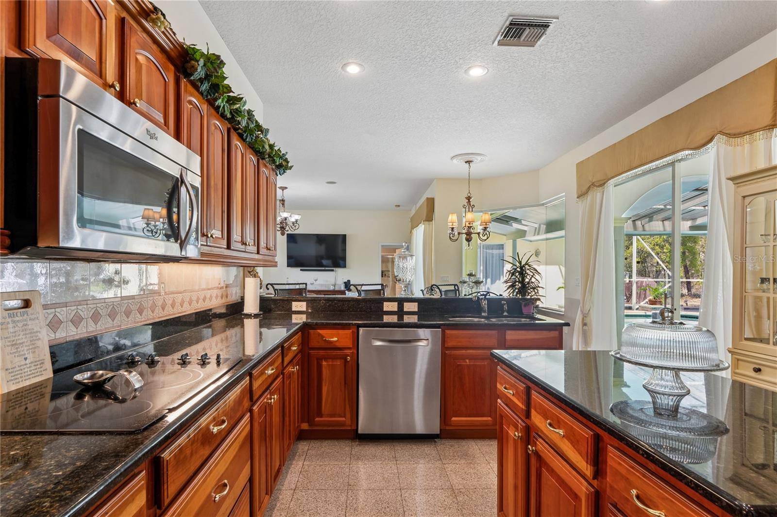 ROYAL HIGHLANDS - Residential